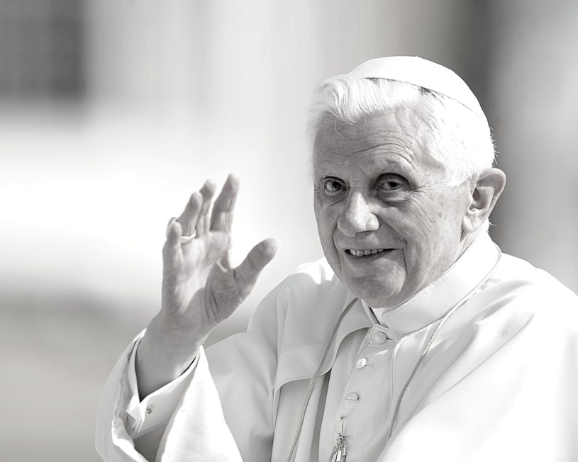 Benedykt XVI – Msze Święte: dziękczynna i żałobna – komunikat